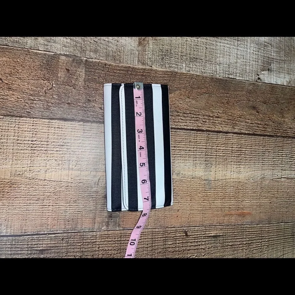 NWOT Kut from the Kloth Slim Striped Wallet
